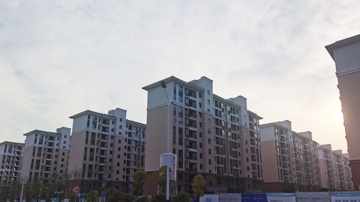 2021年施工景德鎮學院配套小區外墻彈性拉毛漆工程